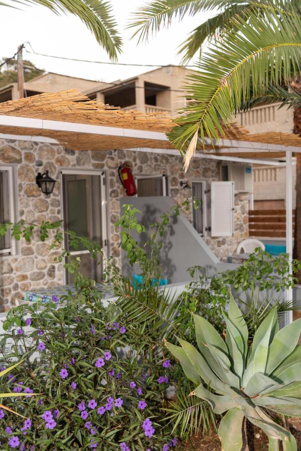 Ilias Studios Sevasti Panormos  Luaran gambar