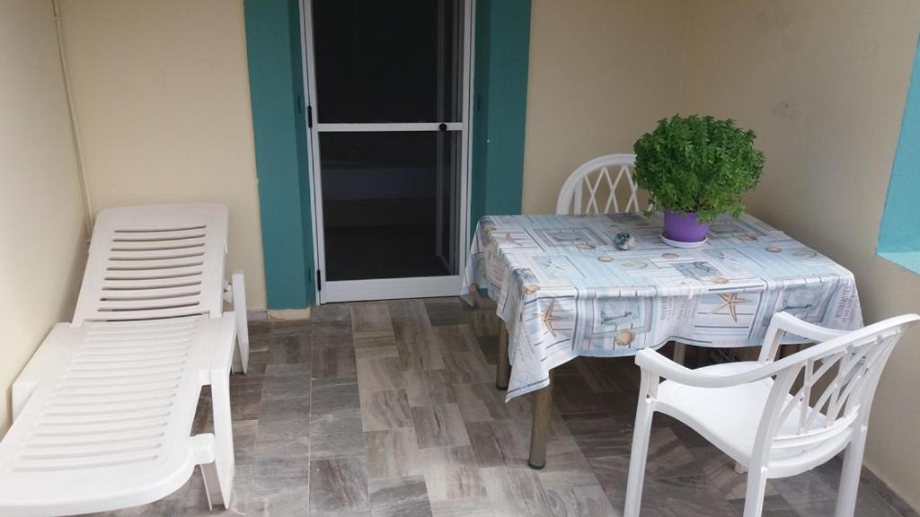 Ilias Studios Sevasti Panormos  Luaran gambar